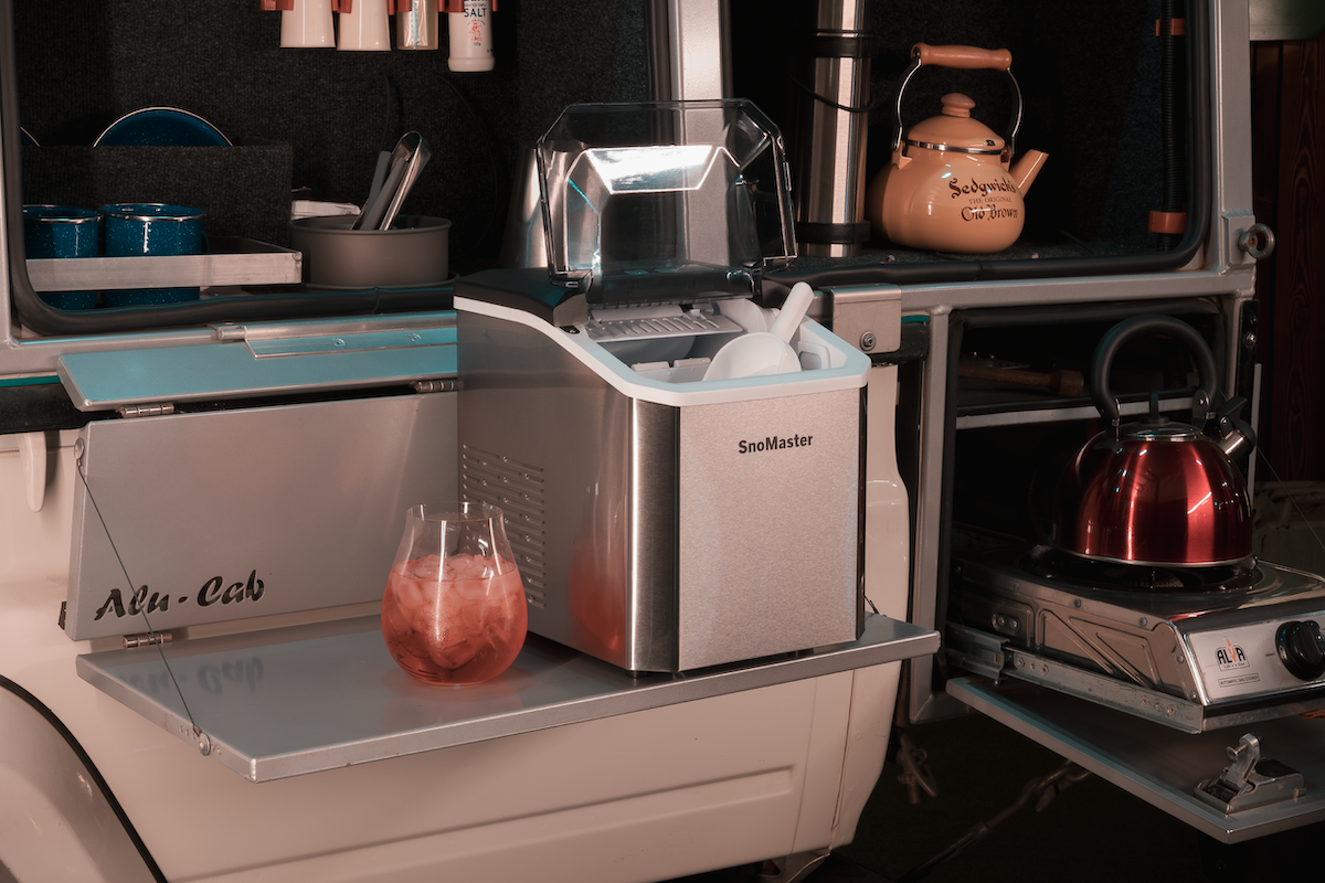 Festive Kitchen Must-have to keep the drinks chilled. SnoMaster 12kg Ice Maker